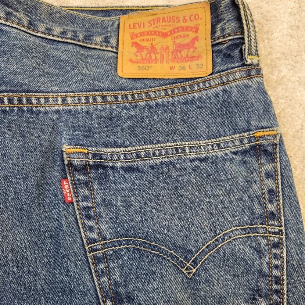 Levi's 550 Jeans Mens 36x32 Medium Wash Relaxed Fit Denim‎